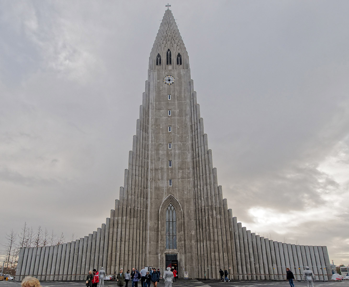 Hallrimskirkja, evangelical Lutheran National Church designed by Guðjón Samúelsson and consecrated in 1986. Design mimicks columnar basalt arrays in many volcanic sites of Iceland.