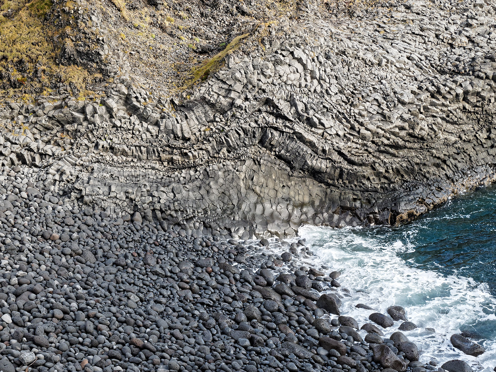 The interwoven pattern of eroded columnar basalt at the coast near Hellmar tells a story of successive periods of lava flow with cooling periods.