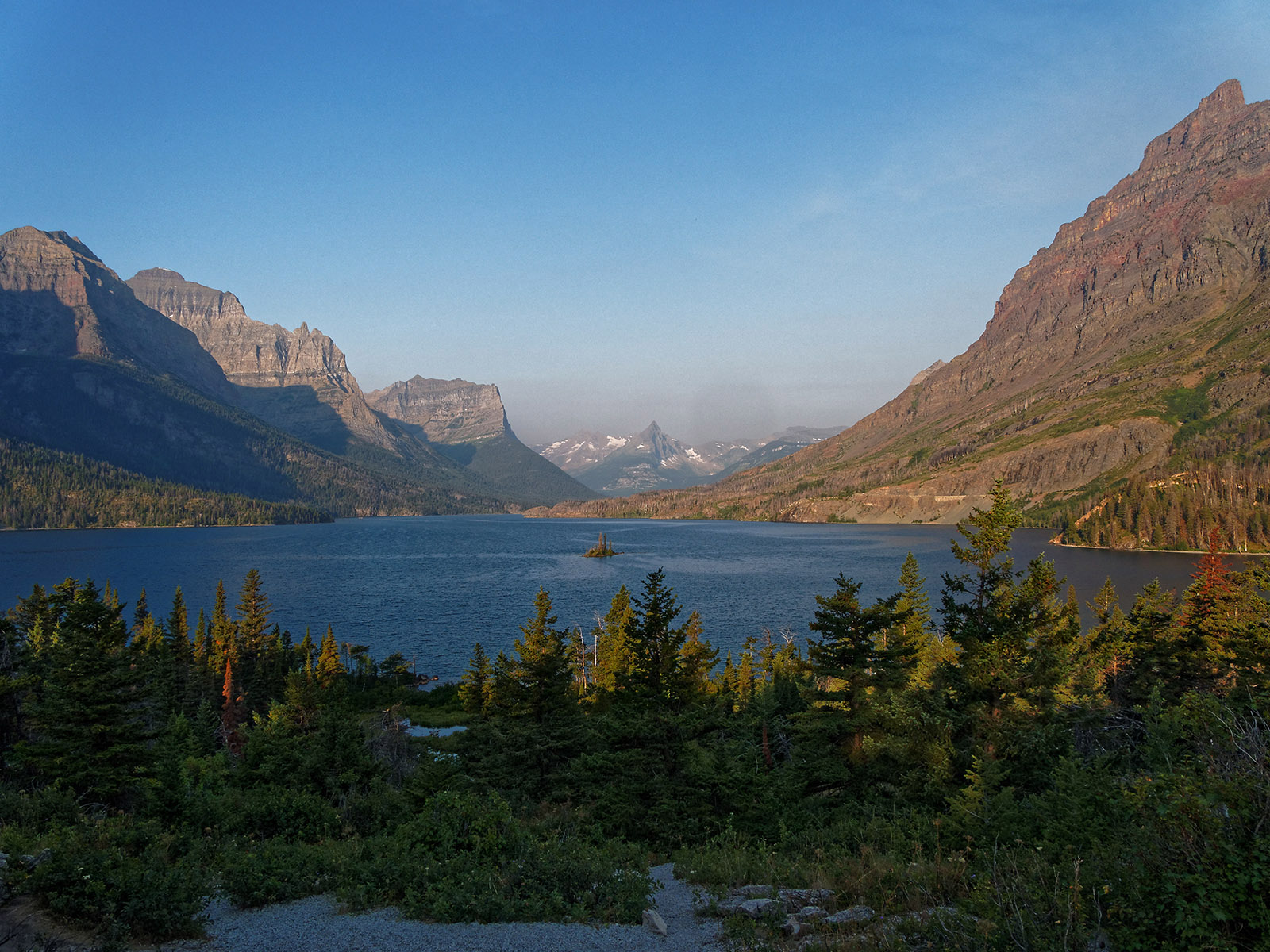 Wild Goose Island Viewpoint looking over St. Mary Lake and the surrounding glacier-carved valley.