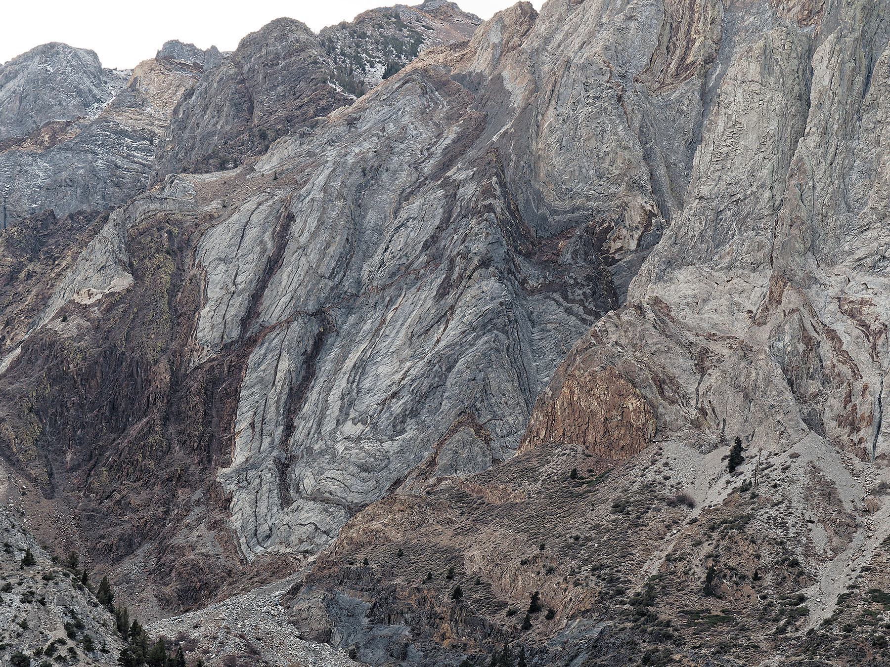 Detail of metasedimentary layers of Sevehah Cliff, Convict Lake.  Geologic layers include calcareous quartz sandstone, black chert, argillite, hornfels, slate and quartzite form from sedimentary layers laid down in the Ordivician, Silurian, and Devonian Periods.